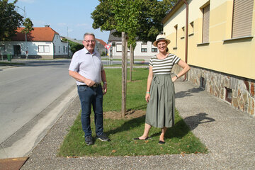Landeshauptmann-Stellvertreterin Anja Haider-Wallner und Nickelsdorfs Bürgermeister Ing. Gerhard Zapfl.