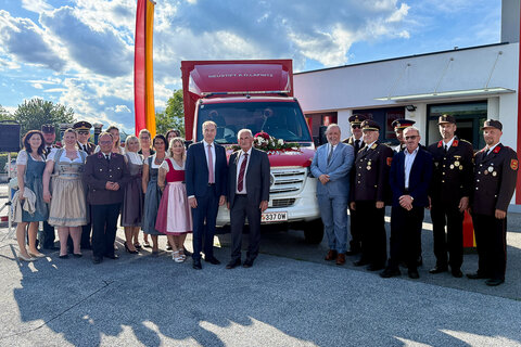 Im Rahmen der Feier wurde das neue Kleinlöschfahrzeug Allrad-Logistik (KLFA-L) gesegnet.