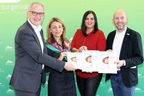 Mag. Georg Pehm (Geschäftsführer FH Burgenland), Prof. (FH) Mag. Dr. Silvia Ettl-Huber (Vizerektorin für Forschung und Innovation), Mag. Astrid Eisenkopf (Landesrätin für Forschung und Entwicklung) und DI Marcus Keding (Geschäftsführer Forschung Burgenland) bei der Präsentation des neuen Leistungskatalogs