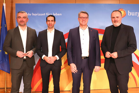 PK Weiteres Maßnahmenpaket gegen die Teuerungen; Gruppenbild mit (v.r.) Landeshauptmann Hans Peter Doskozil, Alfred Kollar, Landesgruppenobmann der gemeinnützigen Bauvereinigungen, Stephan Sharma, Vorstandsvorsitzender der Burgenland Energie AG, Landesrat Mag. Heinrich Dorner.