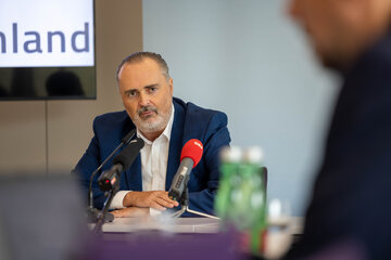 Landeshauptmann Hans Peter Doskozil mit Rechtsanwalt Mag. Johannes Zink, zuständiger Prüfer der Sonderprüfung