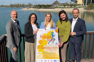 Landesrätin Mag.a (FH) Daniela Winkler freut sich gemeinsam mit dem Team der St. Martins Therme und Lodge, Geschäftsführer Martin Adelwöhrer und den Resident Managerinnen Elke Schmelzer und Daniela Fritz, sowie Bürgermeister Mag. Hannes Schmid auf den 13. Burgenländischen Frauenlauf, der zum dritten Mal in Frauenkirchen stattfindet. Foto Büro Winkler