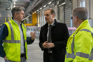 Landesrat Schneemann zu Gast bei Austrotherm