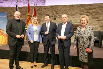 (v.l.n.r.): Landeshauptmann Hans Peter Doskozil und Jugend- und Bildungslandesrätin Daniela Winkler mit dem Vertreter der Europäischen Kommission in Wien, Martin Selmayr, sowie dem Ersten Vizepräsident des Europäischen Parlaments, Othmar Karas, und Landtagspräsidentin Verena Dunst;