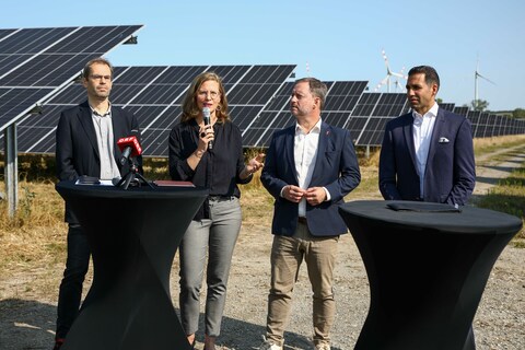 Landeshauptmann-Stellvertreterin Anja Haider-Wallner präsentierte mit den Klubobmännern Roland Fürst (SPÖ) und Wolfgang Spitzmüller (Die Grünen) sowie Stephan Sharma, CEO Burgenland Energie, den Entwurf zum Burgenländischen Klimaschutzgesetz