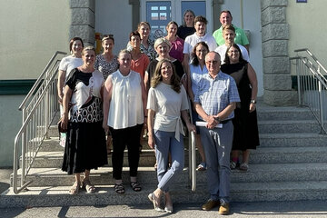 Landeshauptmann-Stellvertreterin Anja Haider-Wallner (vorne 2. v.r.) besuchte die Kick-off-Veranstaltung der Landwirtschaftlichen Fachschule Güssing.