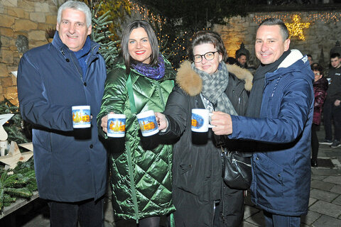 Bürgermeister Gerold Stagl, Landeshauptmann-Stellvertreterin Mag.a Astrid Eisenkopf, Sonja Grapa (Stadtmarketing und Tourismusbüro Rust) und Landtagsabgeordneter Robert Hergovich (v.l.) stießen mit einem Punsch auf die gelungene Eröffnung an.