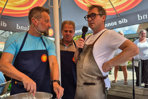 Im Vorjahr stand die Purbacher Kellergasse ganz im Zeichen des Sterz-Festivals: Kurt Kaiser (CMO Burgenland Tourismus), Harald Neumayer (BürgermeisterPurbach) und Max Stiegl (Gut Purbach) präsentierten die Vielfalt des burgenländischen Klassikers.
