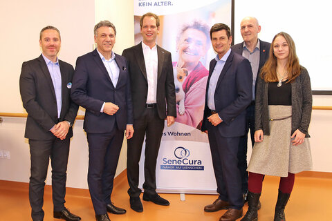 esuch im SeneCura Sozialzentrum Frauenkirchen v.l.: Julien Casabieille, Experte Operations ORPEA Gruppe, Ing. Emmerich Mädl, Heimleiter, Regionaldirektor Michael Pinz, MA, SeneCura Burgenland und Wiener Alpen, LR Christian Illedits, Bgm. Josef Ziniel, Mag.a Romana Adlmannseder, Klinische Psychologin und Gesundheitspsychologin