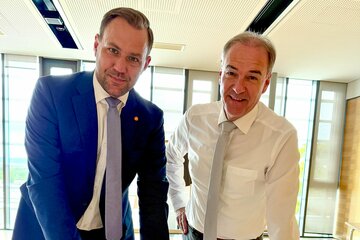 Soziallandesrat Dr. Leonhard Schneemann mit Dr. Johannes Zsifkovits, Geschäftsführer der Pflegeservice Burgenland GmbH