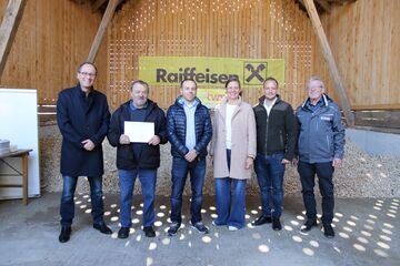 Johann Höfer, Raiffeisen Landesbank und Revisionsverfahren, Hermann Trummer, Obmann der Nahwärmegemeinschaft Burgauberg Paul Trummer, LH-Stv.in Anja Haider-Wallner, Gemeindevorstand Andreas Magdics und Anton Taschner, Obmann  Biomasse Verband.