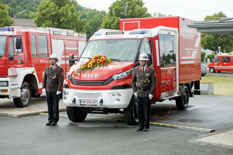 Das neue Löschfahrzeug wurde nach der Segnung seiner Bestimmung übergeben.