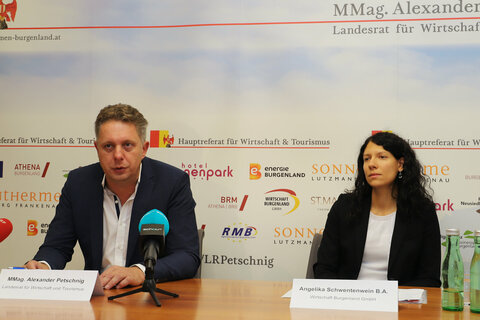 Tourismuslandesrat Alexander Petschnig und Angelika Schwentenwein, Abteilungsleiterin für Tourismusförderungen der Wirtschaft Burgenland GmbH.