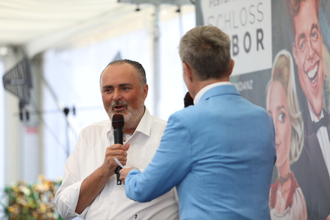 Intendant Alfons Haider im Gespräch mit Landeshauptmann Hans Peter Doskozil.