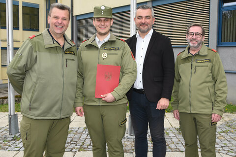 LR Dorner zeichnet 24 AbsolventInnen des Feuerwehrleistungsabzeichen in Gold aus