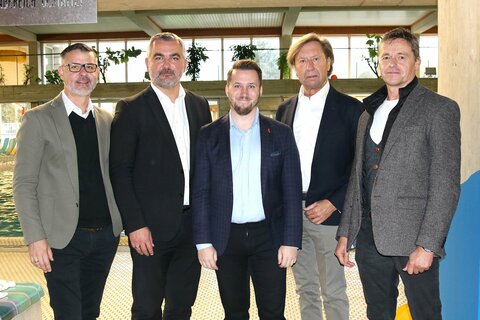 Pinkafeld Hallenbad_01: Stadtrat Martin Kramer, Sportlandesrat Heinrich Dorner, Vizebürgermeister Adrian Kubat, Bürgermeister Kurt Maczek und Anton Beretzki (Geschäftsführer Sport Burgenland).