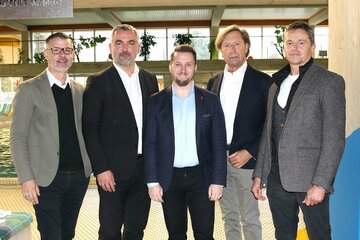 Pinkafeld Hallenbad_01: Stadtrat Martin Kramer, Sportlandesrat Heinrich Dorner, Vizebürgermeister Adrian Kubat, Bürgermeister Kurt Maczek und Anton Beretzki (Geschäftsführer Sport Burgenland).