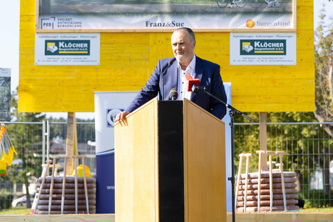 Landeshauptmann Hans Peter Doskozil beim heutigen Spatenstich für den Bildungscampus Oberwart.