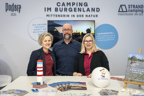 Rene Lentsch, Sprecher der Camping-Initiative Burgenland, gemeinsam mit seinem Team am Messestand der f.re.e. München.