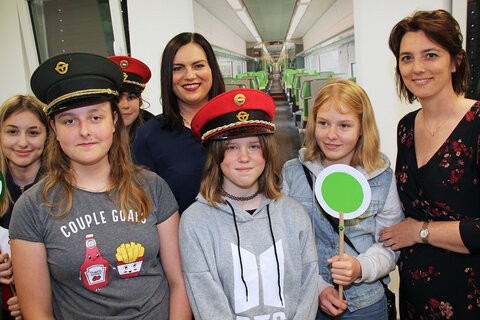 Frauenlandesrätin Mag.a Astrid Eisenkopf und Dr. Hana Dellemann, Vize-Generaldirektorin der Raab-Oedenburg-Ebenfurter Eisenbahn AG, nahmen den Girls‘ Day 2019 zum Anlass, um Mädchen und junge Frauen für atypische Berufsmöglichkeiten zu begeistern und ihnen neue Perspektiven aufzuzeigen.