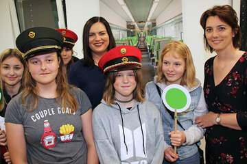 Frauenlandesrätin Mag.a Astrid Eisenkopf und Dr. Hana Dellemann, Vize-Generaldirektorin der Raab-Oedenburg-Ebenfurter Eisenbahn AG, nahmen den Girls‘ Day 2019 zum Anlass, um Mädchen und junge Frauen für atypische Berufsmöglichkeiten zu begeistern und ihnen neue Perspektiven aufzuzeigen.