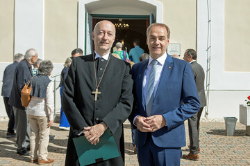 Landesrat Dr. Leonhard Schneemann mit dem Superintendenten der Evangelischen Kirche A.B. im Burgenland, Mag. Dr. Robert Jonischkeit (v.r.) beim Gustav-Adolf-Fest in Stadtschlaining.
