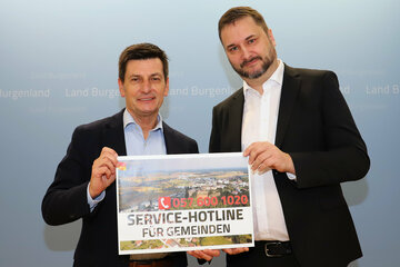 Landesrat Christian Illedits und Mag. Bernhard Ozlsberger, BA, Hauptreferatsleiter Gemeindeangelegenheiten (v.l.).