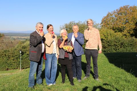 Walter Temmel, Obmann Südburgenland Plus, LH-Stv.in Anja Haider-Wallner, Brigitte Gerger (Verein Wieseninitiative), Andreas Grandits (Bürgerneister Stinatz und Obmann Verein Wieseninitiative) und Jan Östmann (Verein Wieseninitiative).