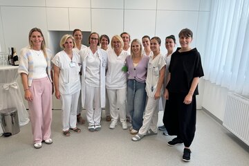 Das Team der Gynäkologie und Geburtshilfe rund um Primaria Pavelka (3.v.l.) ist stolz auf den erreichten Meilenstein.