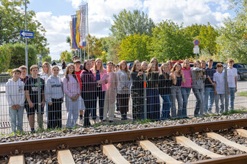 Landesrätin daniela Winkler bei der ÖBB Initiative Sicherheit macht Schule in neusiedl am See