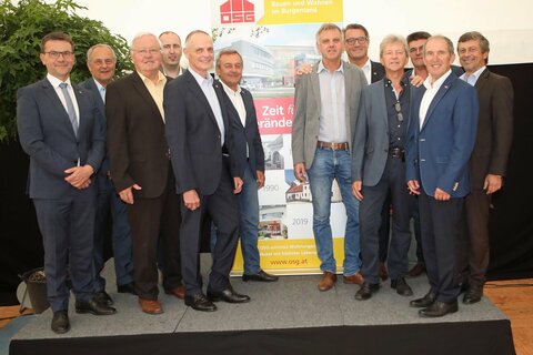 Gruppenfoto des OSG-Vorstandes und Aufsichtsrates mit OSG-Direktor Alfred Kollar (5.v.r.) an der Spitze.