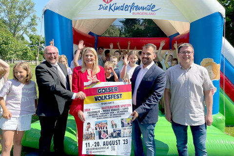 Organisator und Amtsleiter Dieter Horvath, Landesrätin Mag.a (FH) Daniela Winkler, der Golser Bürgermeister Kilian Brandstätter und Vizebürgermeister Gerhard Playl sind startklar für das 54. Golser Volksfest.