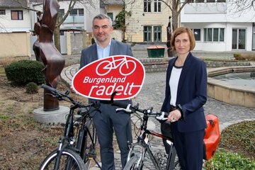 Verkehrslandesrat Mag. Heinrich Dorner mit der Leiterin der Mobilitätszentrale Burgenland, DI Christine Zopf-Renner.