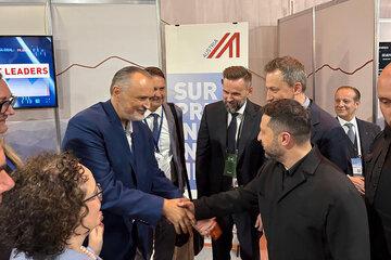 Anlässlich des „Carpathian 8 Summit“ in Bukovel traf Landeshauptmann Hans Peter Doskozil auch mit dem ukrainischen Präsidenten Wolodymyr Selenskyj zusammen.