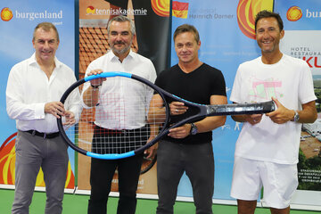 Erster Aufschlag in der Tennisakademie Burgenland: Günter Kurz, Präsident Burgenländischer Tennisverband (BTV), Sportlandesrat Heinrich Dorner, Anton Beretzki, Geschäftsführer Sport Burgenland GmbH, und Wolfgang Thiem, Leiter Tennisakademie Burgenland, im Sport Hotel Kurz in Oberpullendorf