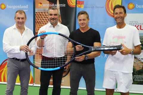 Erster Aufschlag in der Tennisakademie Burgenland: Günter Kurz, Präsident Burgenländischer Tennisverband (BTV), Sportlandesrat Heinrich Dorner, Anton Beretzki, Geschäftsführer Sport Burgenland GmbH, und Wolfgang Thiem, Leiter Tennisakademie Burgenland, im Sport Hotel Kurz in Oberpullendorf