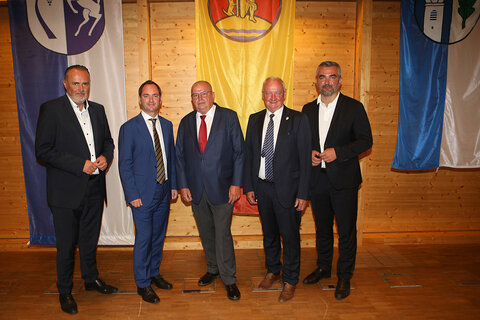 Landeshauptmann Hans Peter Doskozil (l.) und Landesrat Heinrich Dorner (r.) mit den Bürgermeistern Dipl.Ing. (FH) Markus Landauer (Raiding), Werner Hofer (Lackendorf) und Bürgermeister Friedrich Kreisits (Unterfrauenhaid) (v.l.).