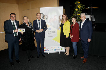 Dr. Harald Schermann (Abteilungsleiter in der Wirtschaftskammer Burgenland, Kommunikation), AMS-Burgenland Landesgeschäftsführerin Mag. Helene Sengstbratl, Landesrat Dr. Leonhard Schneemann, DI in (FH) Karin Steiner, BA (Stellvertretende Landesgeschäftsführerin des AMS Burgenland) , Gabriele Tremmel-Yakali (Arbeiterkammer Burgenland) und Regionalstellenobmann, Kommerzialrat Stefan Kneisz (Wirtschaftskammer Burgenland) (v.l.).
