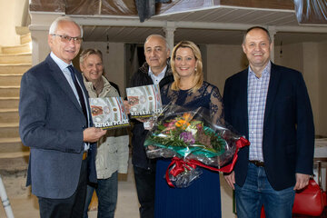 v.l. Mag. Johann Reibach vom „Komitee zur Freilegung der spätbarocken Fresken in der Pfarrkirche zum hl. Leonhard“, Helmut Loncsar, Pfarrer Mag. Franz Borenitsch, LR Mag. Daniela Winkler, Bürgermeister Karel Lentsch