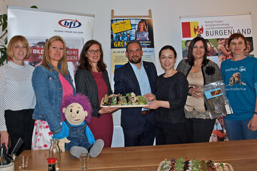 Expertin Katharina Händler, Gründerin Petra Ott, Projektleiterin Anja Haider-Wallner, Stv. Geschäftsführer Bfi Burgenland René Höfer, „Qmee“-Inhaberin QianLin, Landesrätin Mag.a Astrid Eisenkopf, Gründerin Sigrid Novak