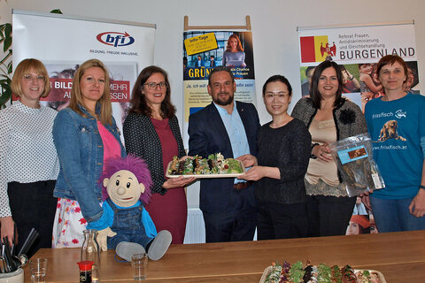 Expertin Katharina Händler, Gründerin Petra Ott, Projektleiterin Anja Haider-Wallner, Stv. Geschäftsführer Bfi Burgenland René Höfer, „Qmee“-Inhaberin QianLin, Landesrätin Mag.a Astrid Eisenkopf, Gründerin Sigrid Novak