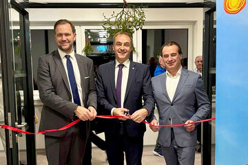 LAndesrat Schneemann bei der Eröffnung des Pflegestützpunktes Stinatz