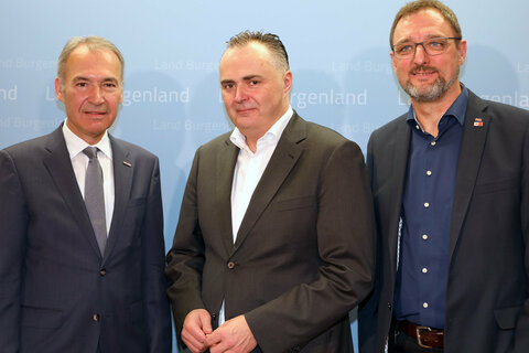 Landeshauptmann Hans Peter Doskozil mit AK-Präsident Gerhard Michalitsch und WK-Präsident Peter Nemeth