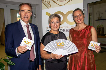 Landesrat Dr. Leonhard Schneemann, Landeshauptmann-Stellvertreterin Anja Haider-Wallner und Mattersburgs Bürgermeisterin LAbg. Claudia Schlager beim Festakt zum 100-Jahr-Jubiläum der Stadterhebung Mattersburgs.