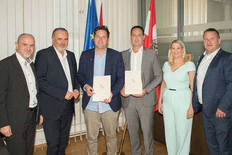 LH Hans Peter Doskozil und LRin Daniela Winkler mit den neuen Schulleitern David Jandrisits und Karl Kruisz