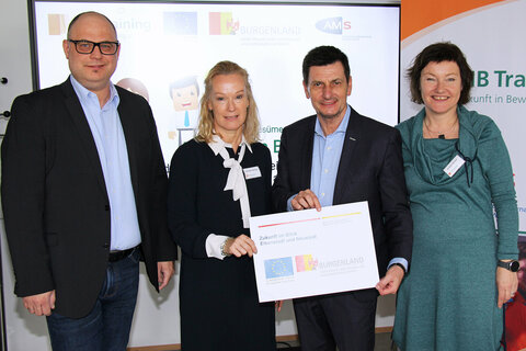 Arbeitsmarktlandesrat Christian Illedits, ZIB-Geschäftsführerin Mag. Andrea Stecher, MBA, ZIB-Projektleiter Mag. Alfred Kirner und ZIB-Betriebskontakterin Mag. Karoline Hofmann zogen ein äußerst positives Projekt-Resümee von „Zukunft im Blick. Orientierung und Aktivierung für arbeitssuchende bzw. nicht erwerbstätige Personen ab 25 Jahre“.