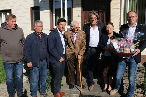 Amtsleiter Mag. Harald Seedoch, Vizebgm. Otmar Florian, LR Christian Illedits, Prof. Johann Kastler, Bgm. Gerhard Hutter, Dr.in Karin Hütterer, Gemeindevorstand, Vizebgm. August Gruber