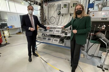 Landesrat Leonhard Schneemann und Bundesministerin Margarete Schramböck;