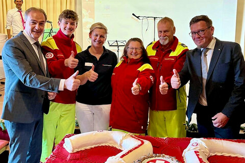 Landesrat Dr. Leonhard Schneemann (l.) gratulierte zum 20-jährigen Jubiläum des Pflegekompetenzzentrums in Strem.