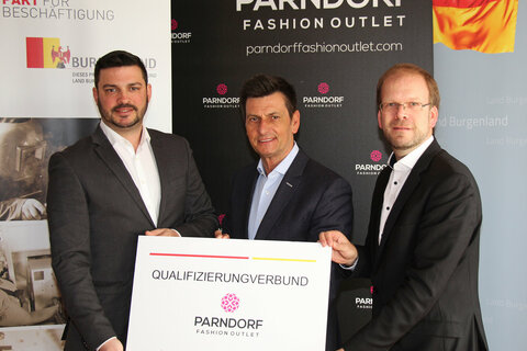 Marius Gyparis, Stellvertretender Centermanager und Marketingleiter, Landesrat Christian Illedits und Dietmar Baurecht, Leitung Projektmanagement im RMB